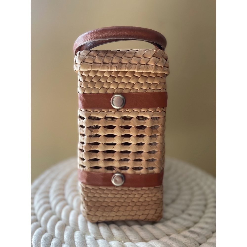 VINTAGE wicker picnic basket/purse - Picture 4 of 4